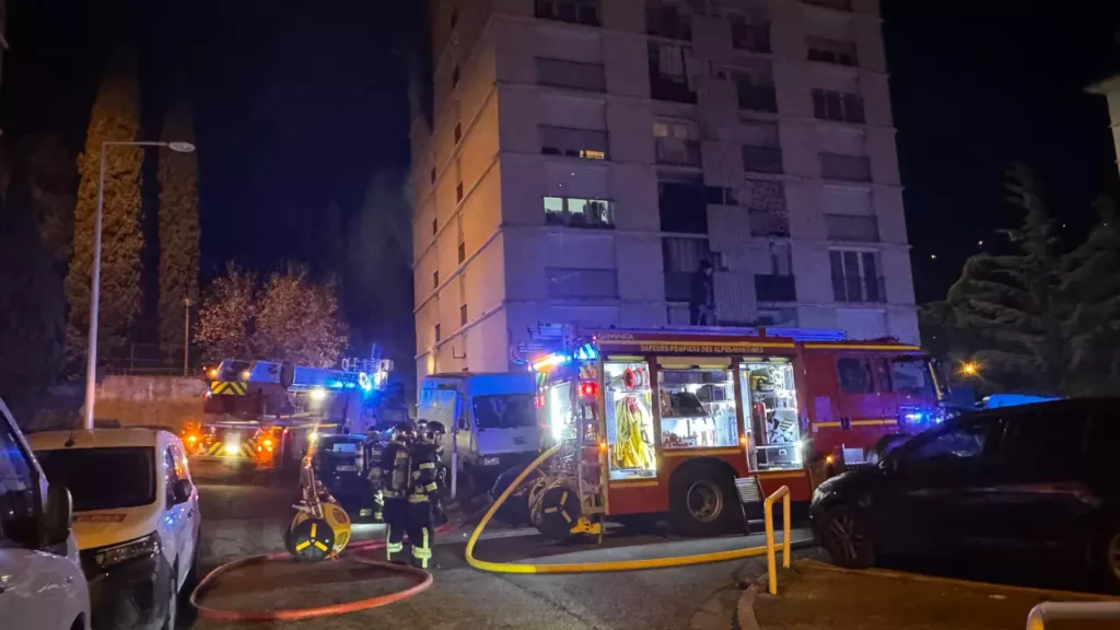 L'appartement sinistré a été complètement détruit à Nice, dans lequel une petite fille de 3 ans a perdu la vie.