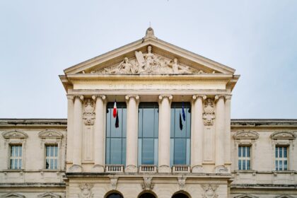 palais de justice in paris